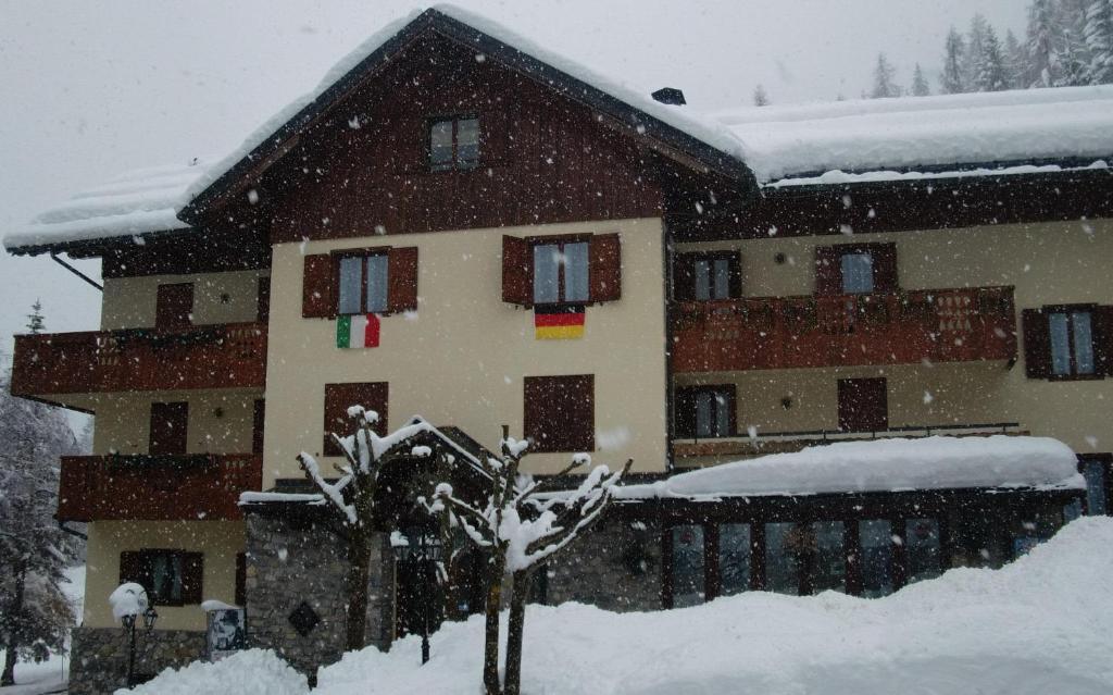 Albergo Nuoitas Forni di Sopra Zewnętrze zdjęcie